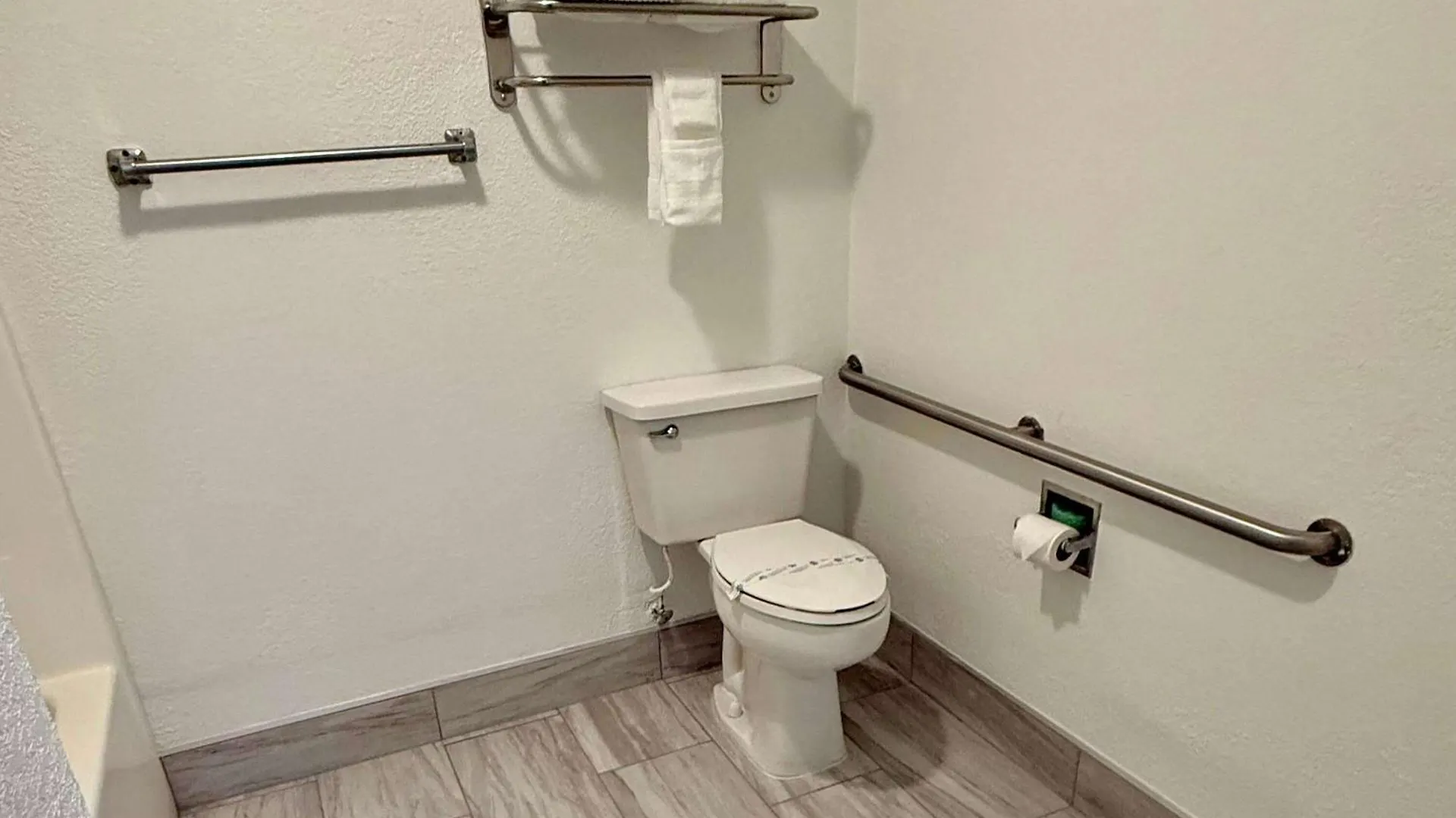 Days Inn By Wyndham Eglin Afb Niceville Hotel