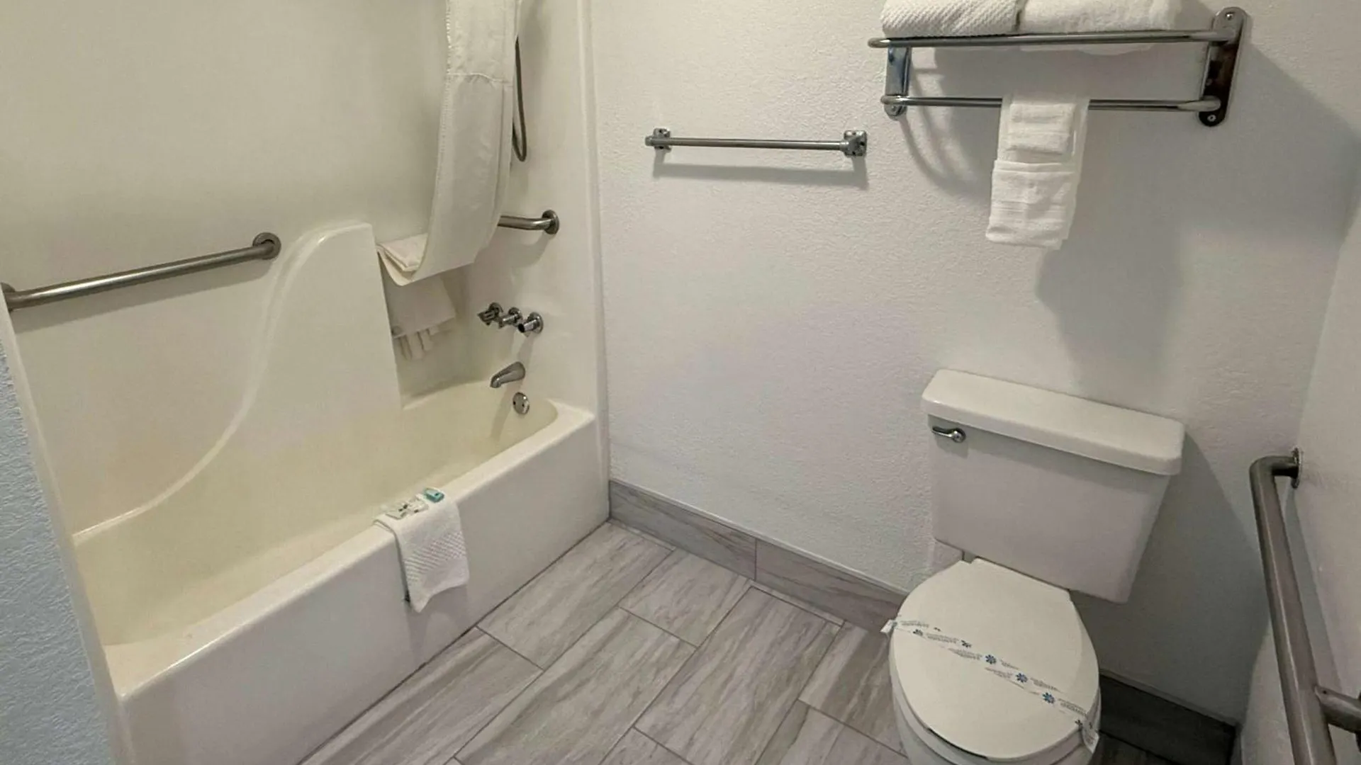 Days Inn By Wyndham Eglin Afb Niceville Hotel