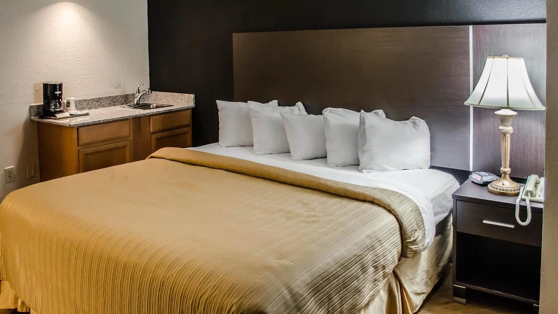 Days Inn By Wyndham Eglin Afb Niceville